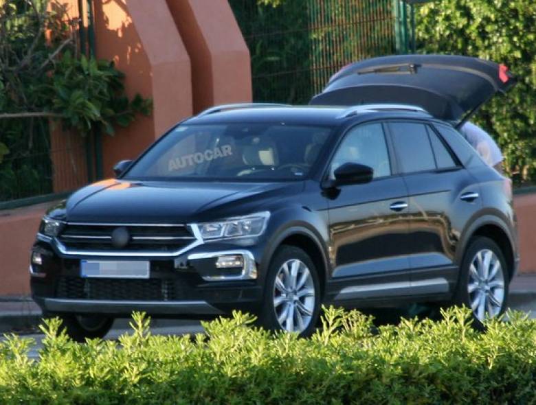 Novo Volkswagen T-Roc é flagrado com pouca camuflagem